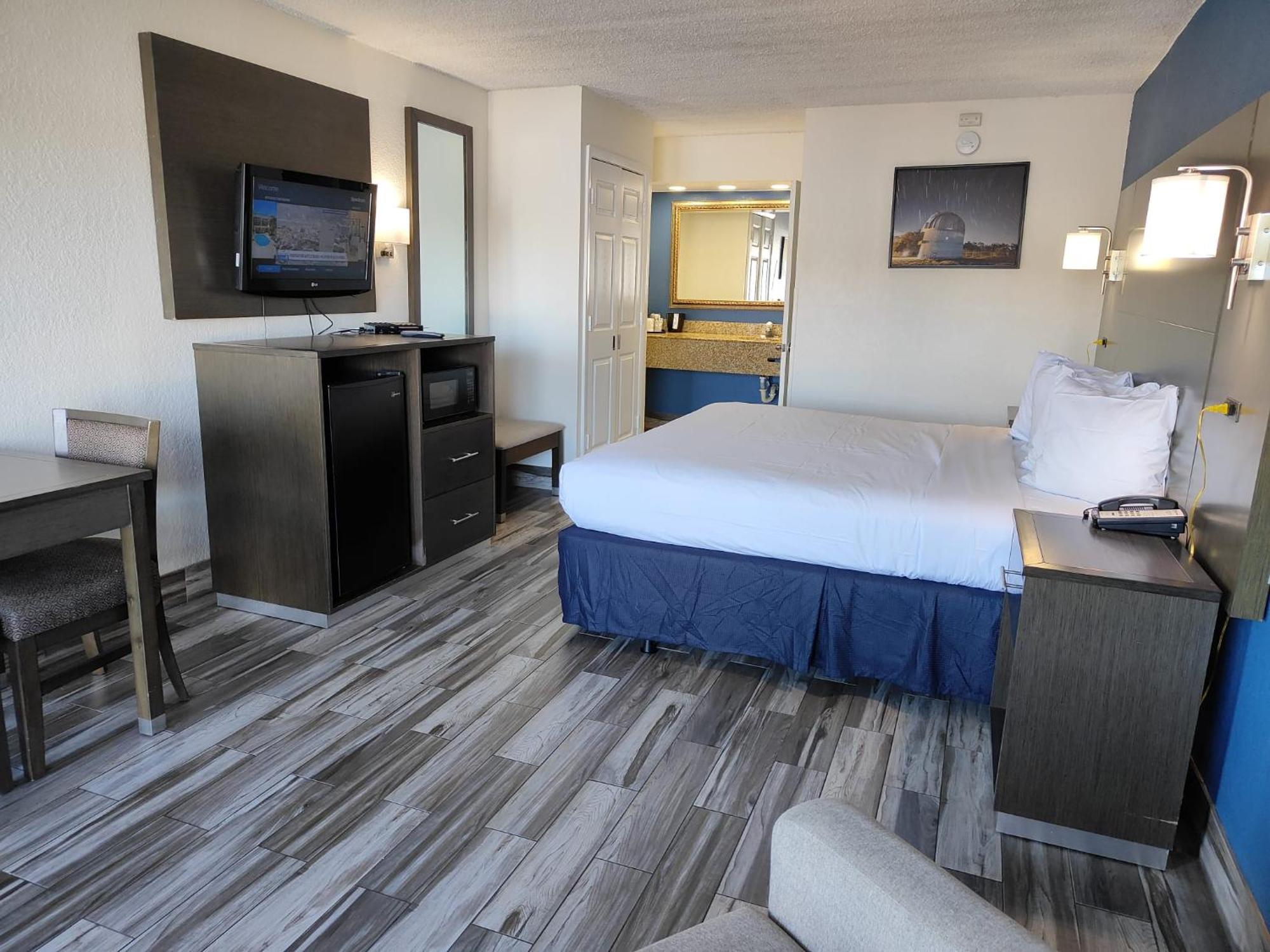 מלון Alafaya Baymont By Wyndham Orlando East מראה חיצוני תמונה
