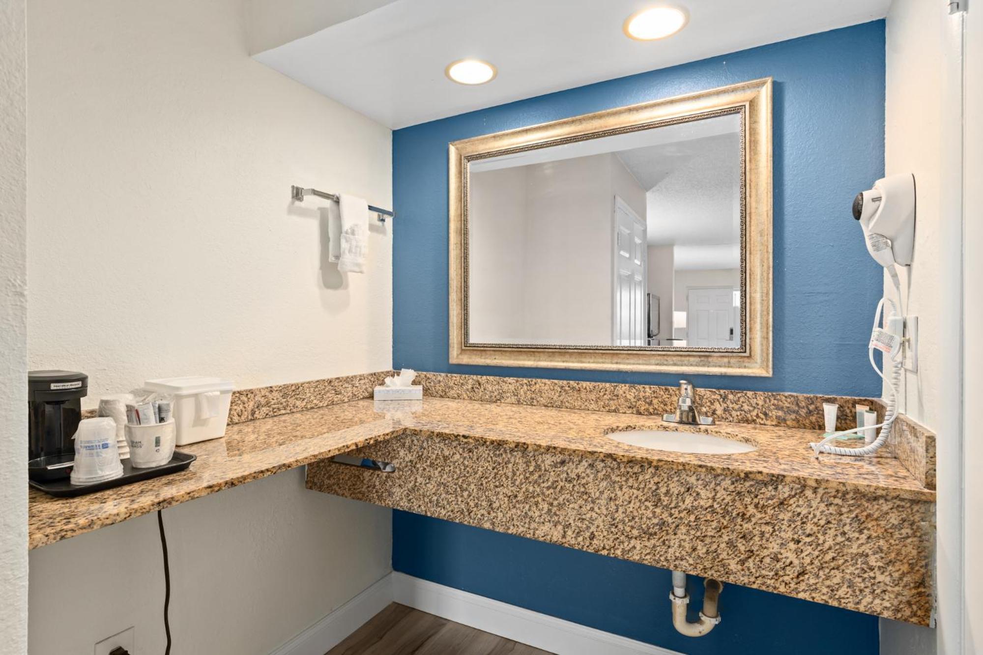 מלון Alafaya Baymont By Wyndham Orlando East מראה חיצוני תמונה