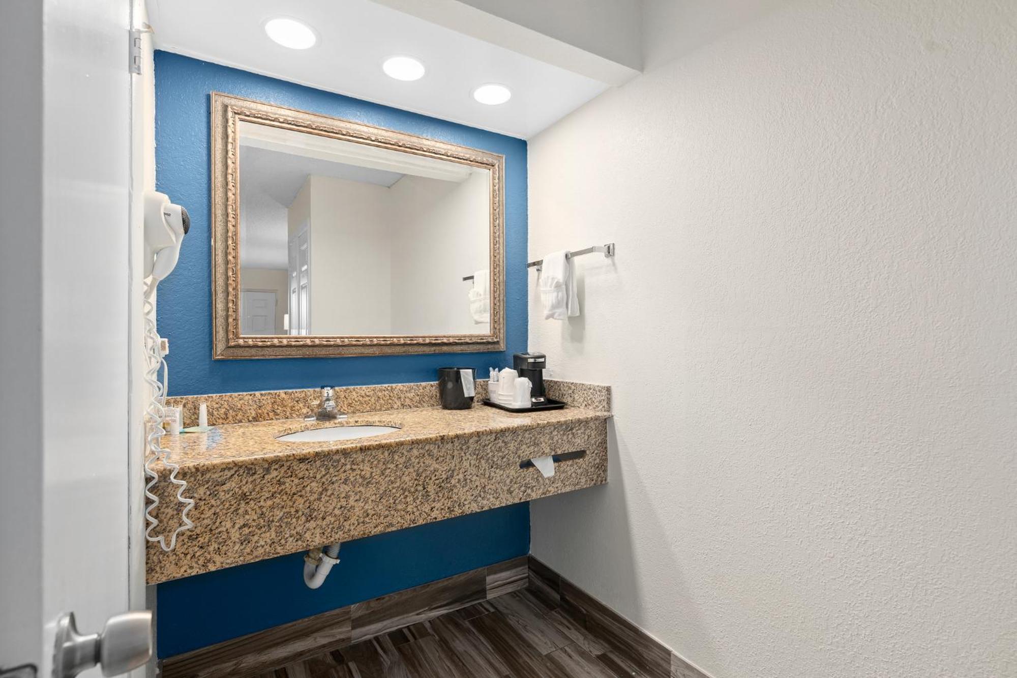 מלון Alafaya Baymont By Wyndham Orlando East מראה חיצוני תמונה