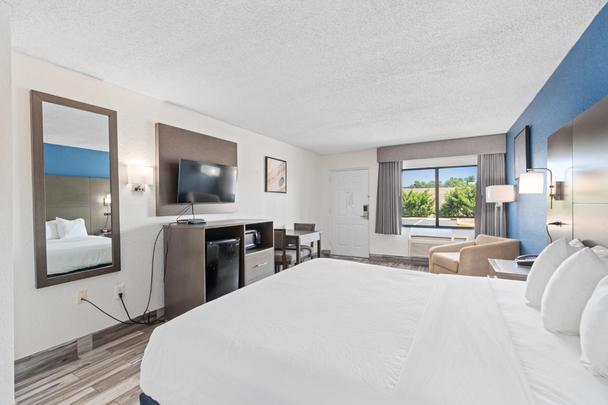 מלון Alafaya Baymont By Wyndham Orlando East מראה חיצוני תמונה