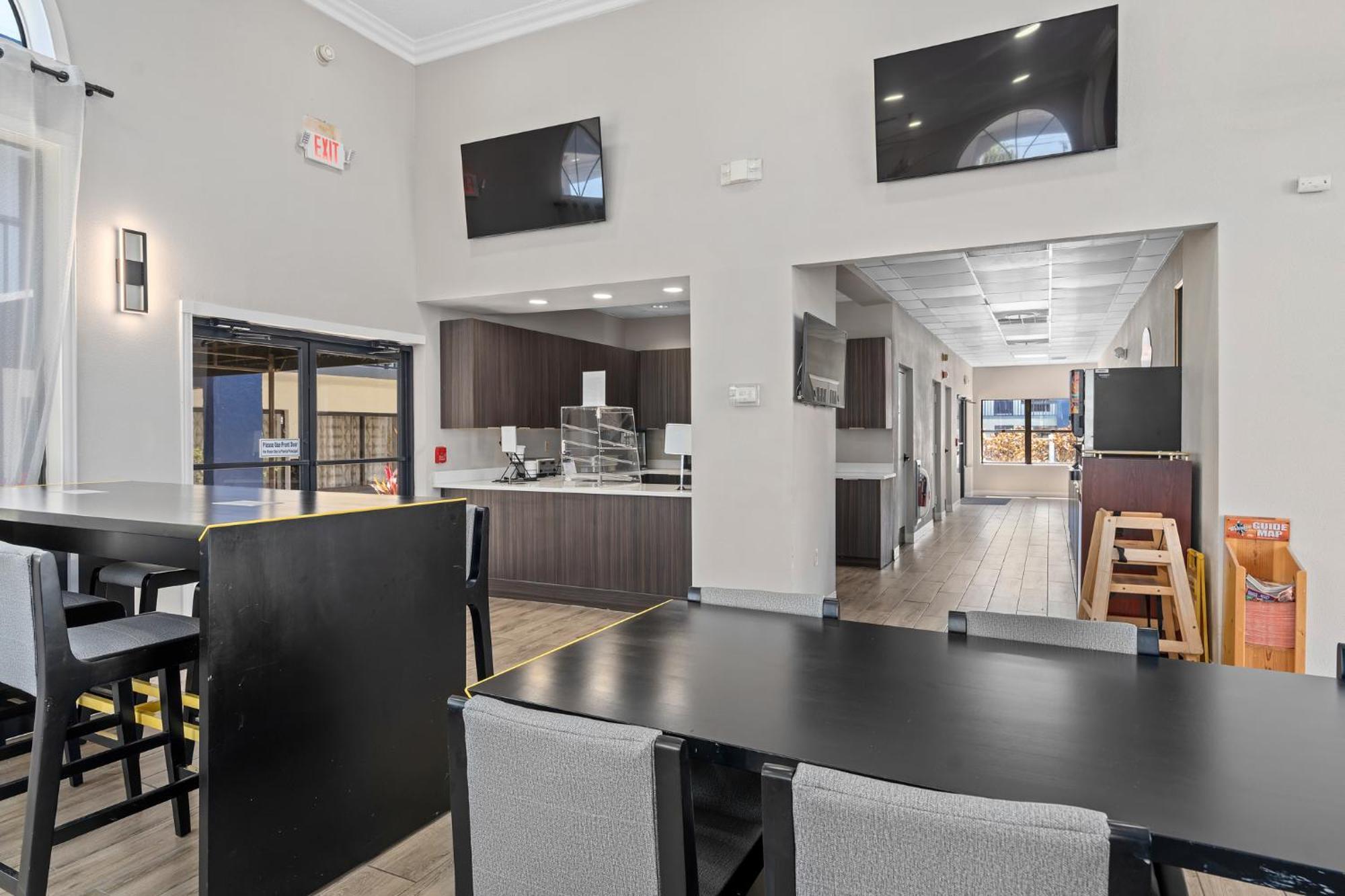 מלון Alafaya Baymont By Wyndham Orlando East מראה חיצוני תמונה