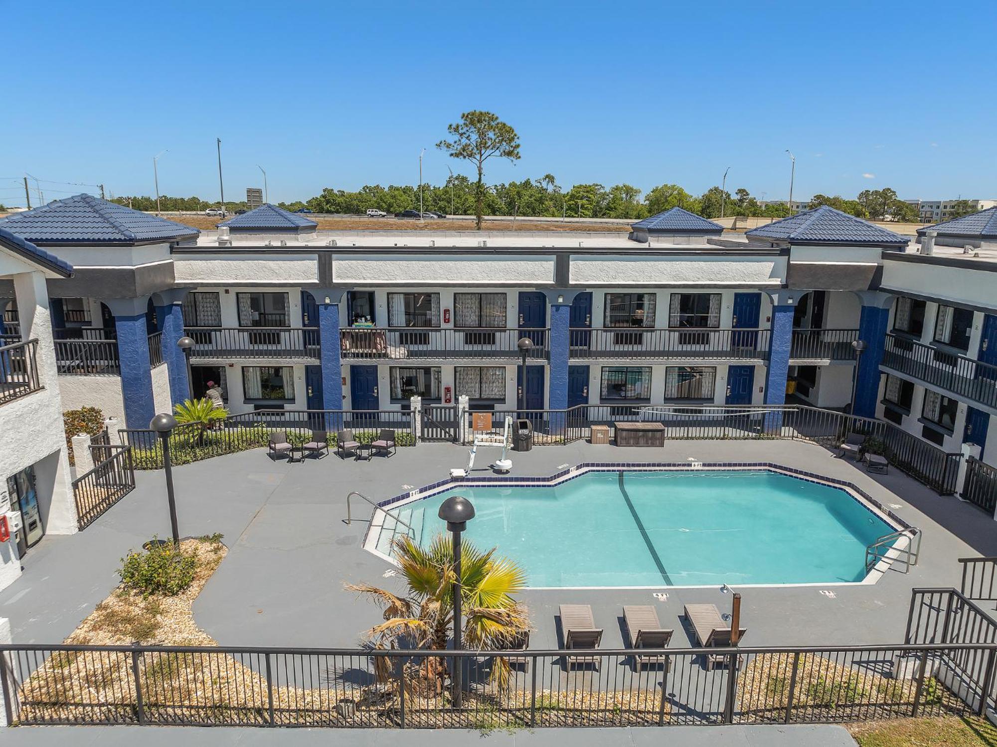 מלון Alafaya Baymont By Wyndham Orlando East מראה חיצוני תמונה