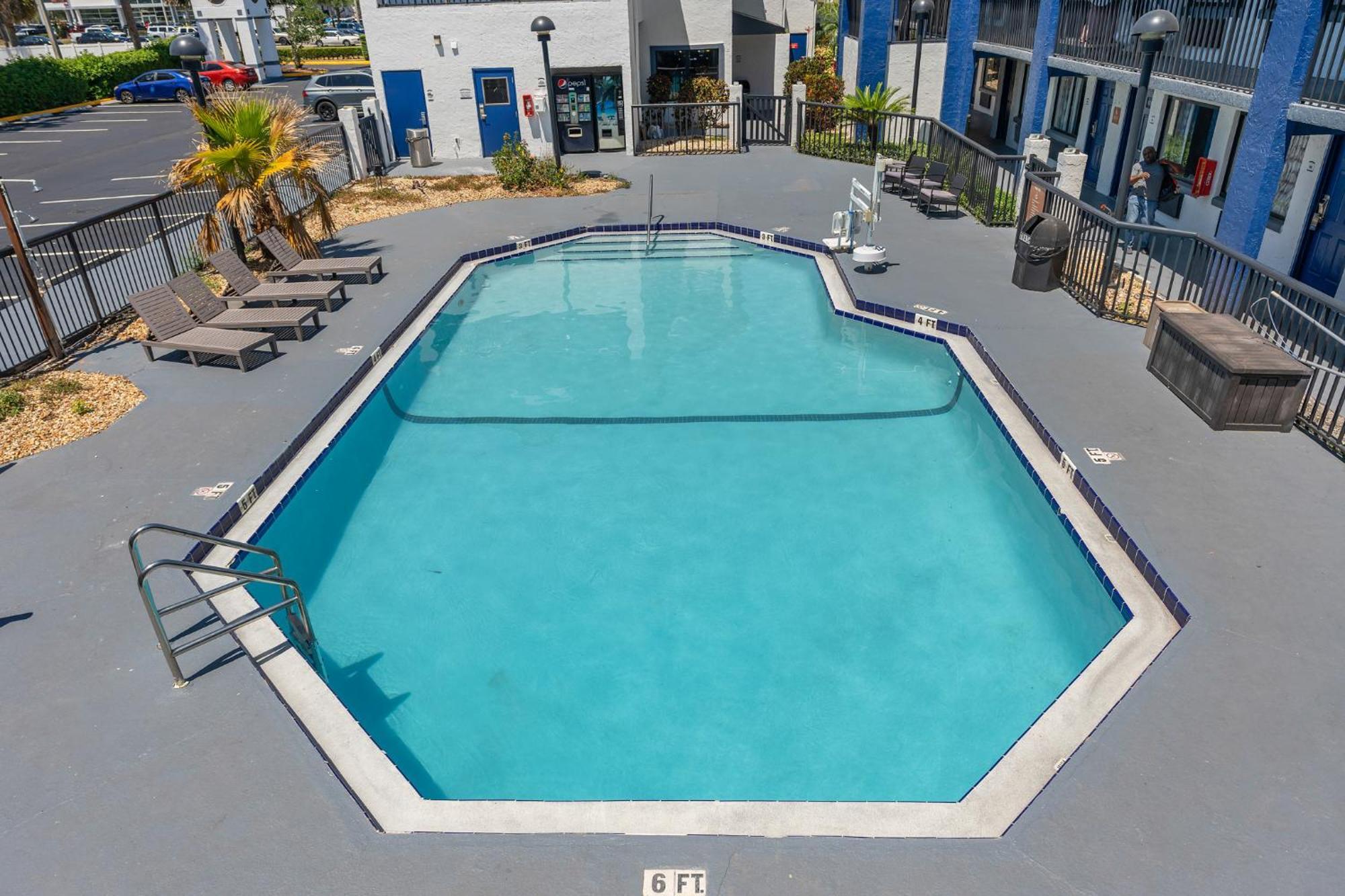 מלון Alafaya Baymont By Wyndham Orlando East מראה חיצוני תמונה