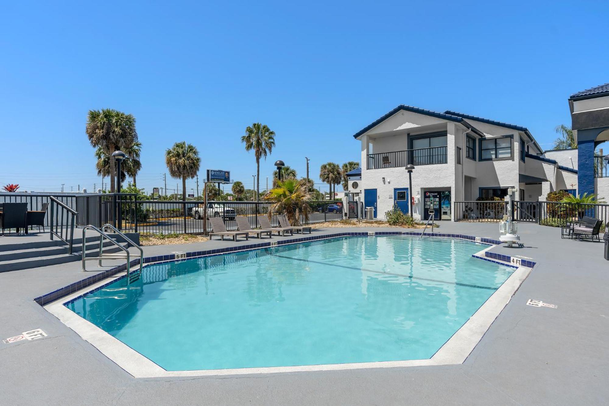 מלון Alafaya Baymont By Wyndham Orlando East מראה חיצוני תמונה