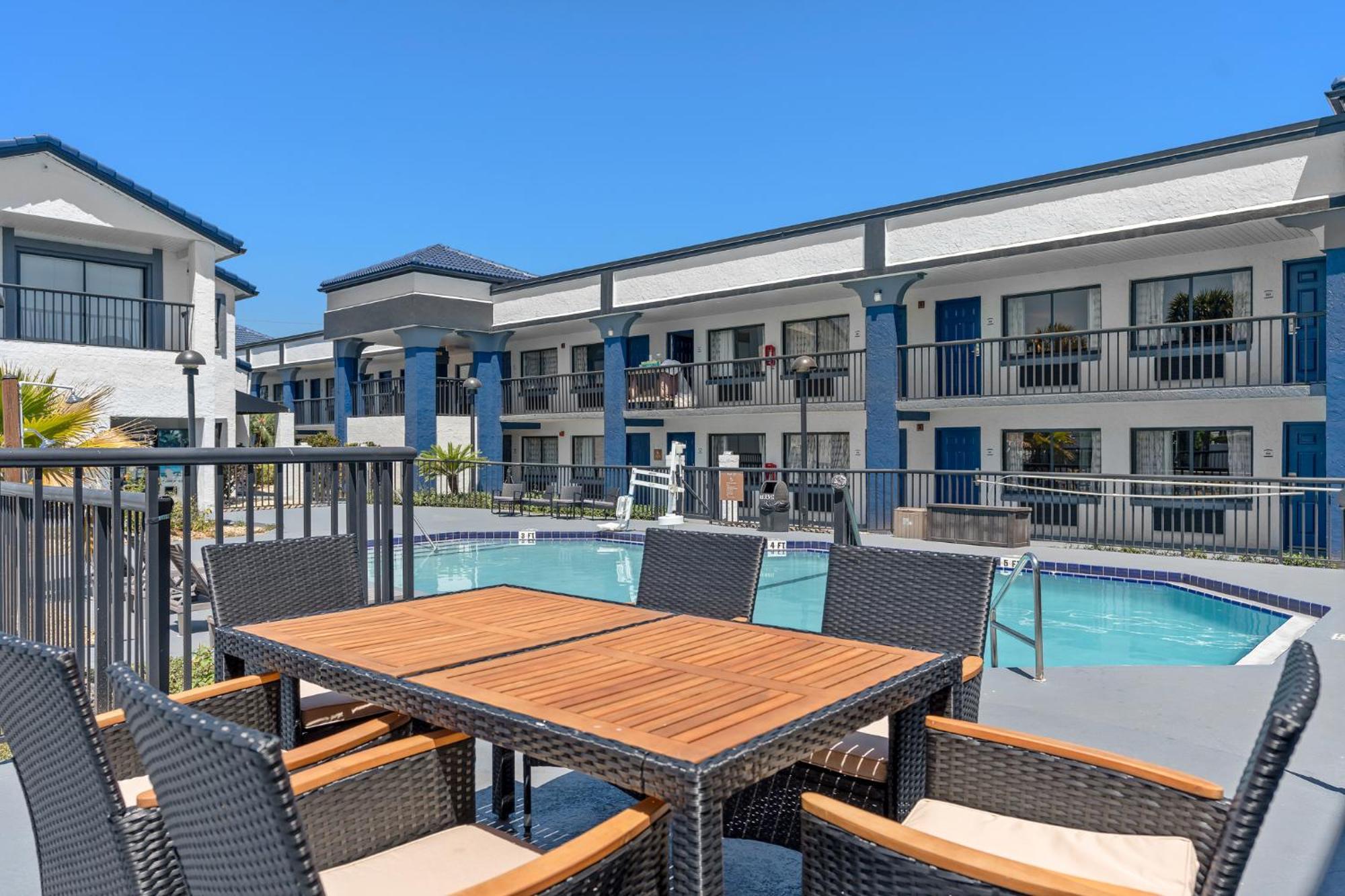 מלון Alafaya Baymont By Wyndham Orlando East מראה חיצוני תמונה