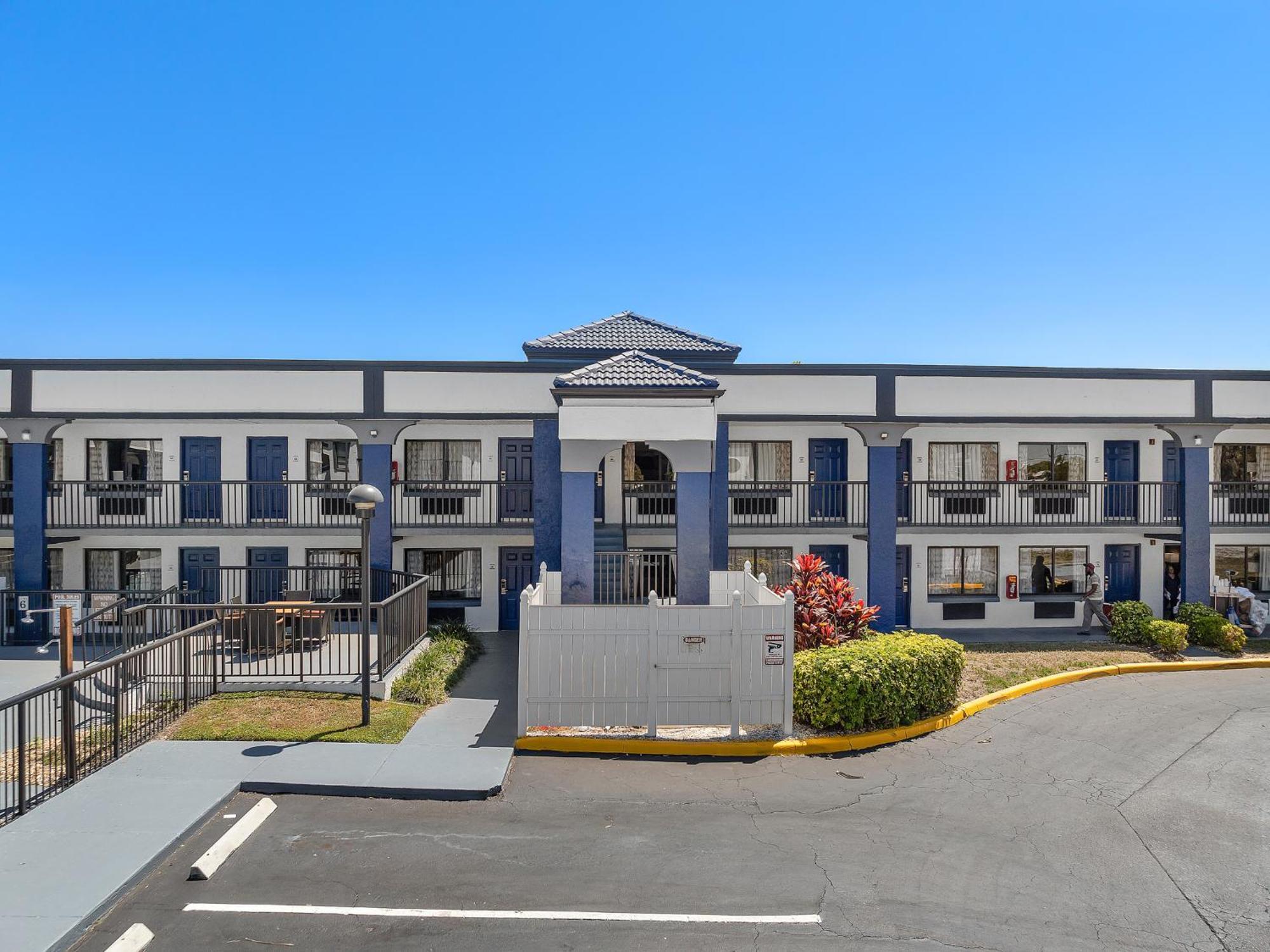 מלון Alafaya Baymont By Wyndham Orlando East מראה חיצוני תמונה