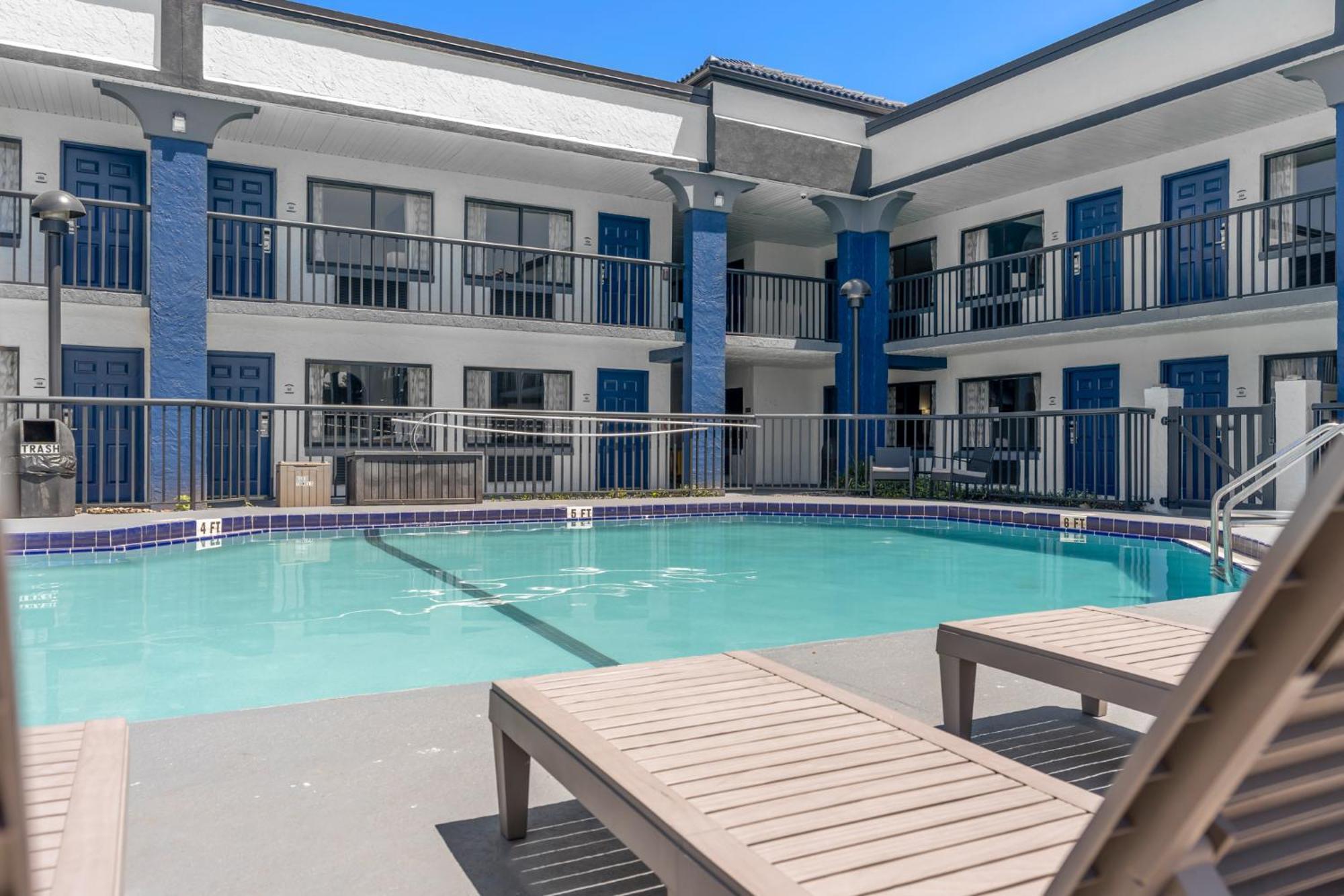 מלון Alafaya Baymont By Wyndham Orlando East מראה חיצוני תמונה