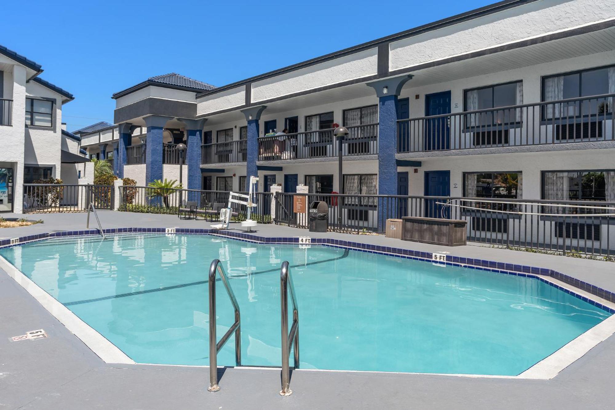 מלון Alafaya Baymont By Wyndham Orlando East מראה חיצוני תמונה