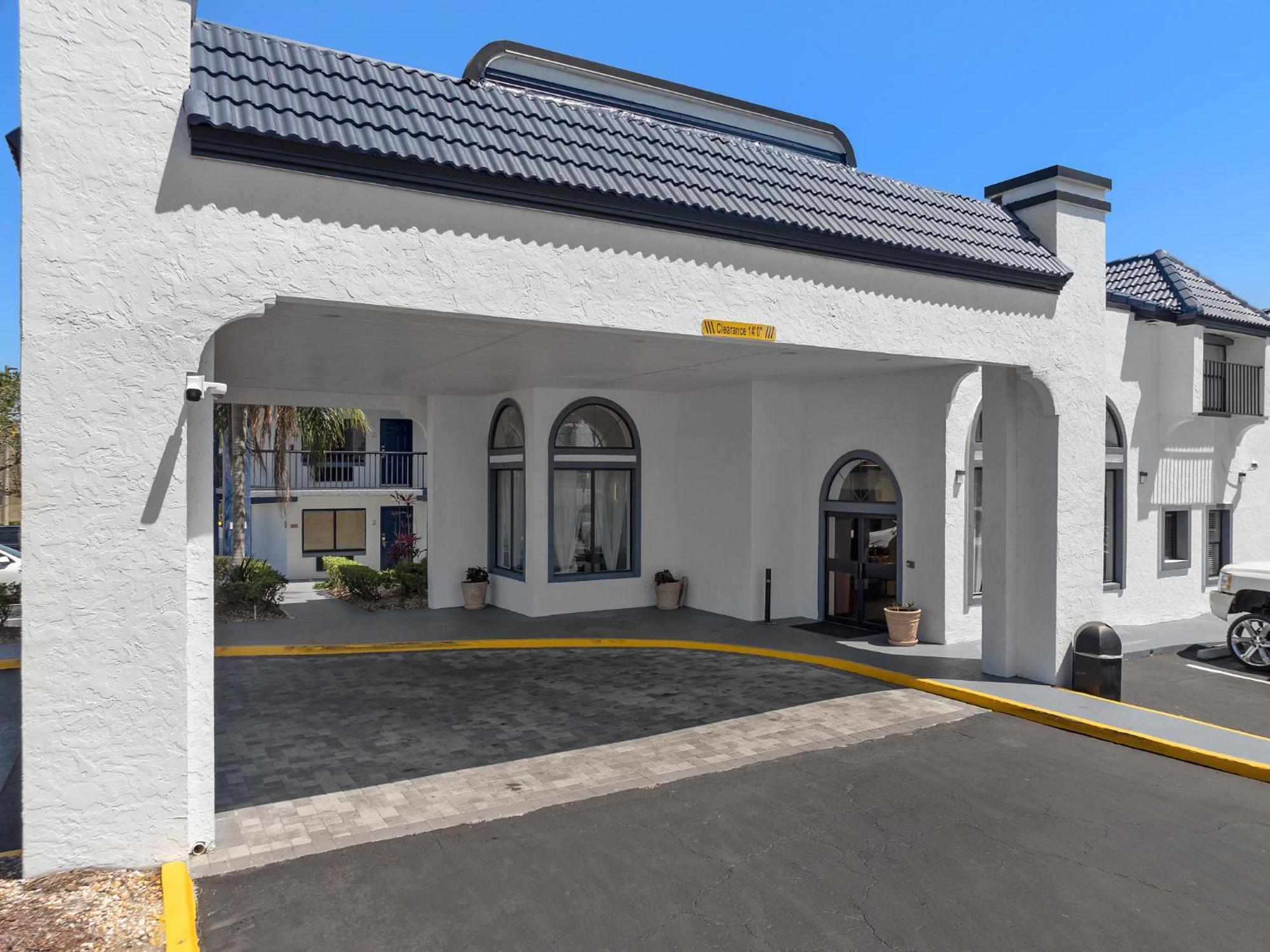 מלון Alafaya Baymont By Wyndham Orlando East מראה חיצוני תמונה